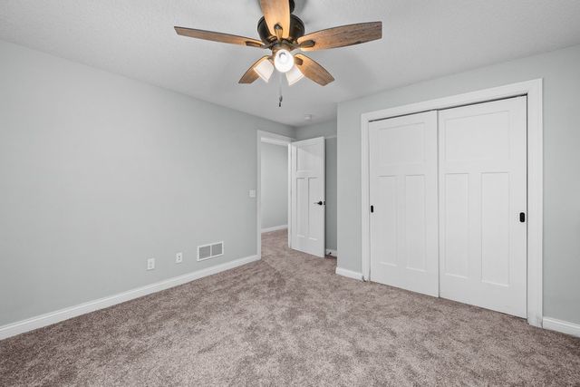 4709 Pheasant Creek Avenue, Davenport, IA 52807