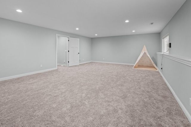 4709 Pheasant Creek Avenue, Davenport, IA 52807