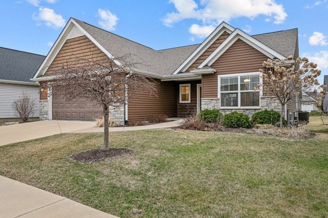 4709 Pheasant Creek Avenue, Davenport, IA 52807
