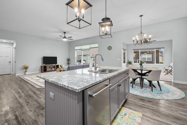 4709 Pheasant Creek Avenue, Davenport, IA 52807