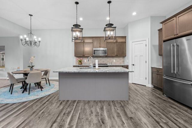 4709 Pheasant Creek Avenue, Davenport, IA 52807