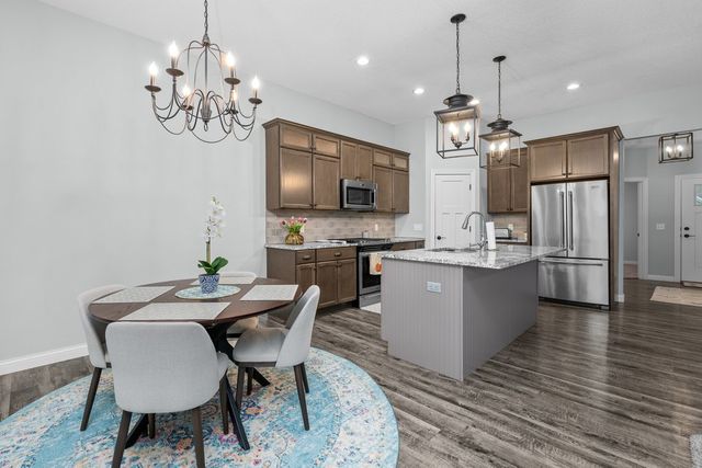 4709 Pheasant Creek Avenue, Davenport, IA 52807