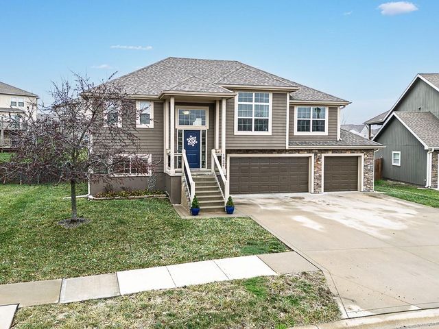 10507 Augusta Drive, Kansas City, KS 66109