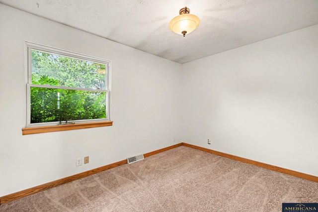 4835 S 102nd Street, Omaha, NE 68127