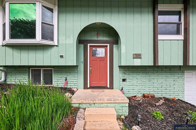 4835 S 102nd Street, Omaha, NE 68127