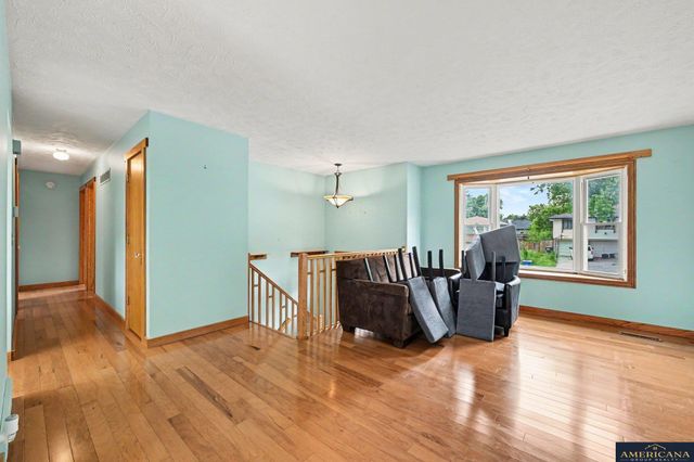 4835 S 102nd Street, Omaha, NE 68127