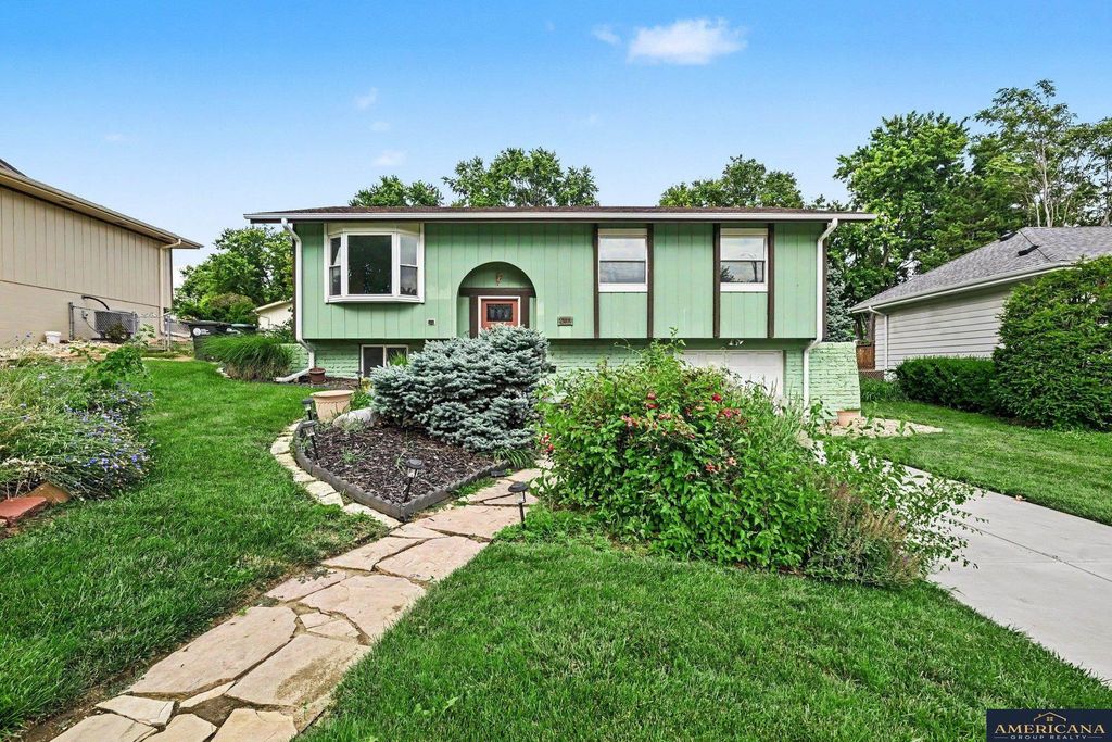 4835 S 102nd Street, Omaha, NE 68127