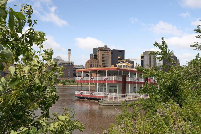 1213 Smith Avenue S, West Saint Paul, MN 55118