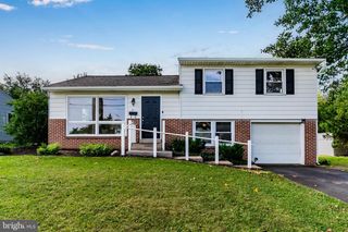 102 E WOODLAND DR, Mechanicsburg, PA 17055
