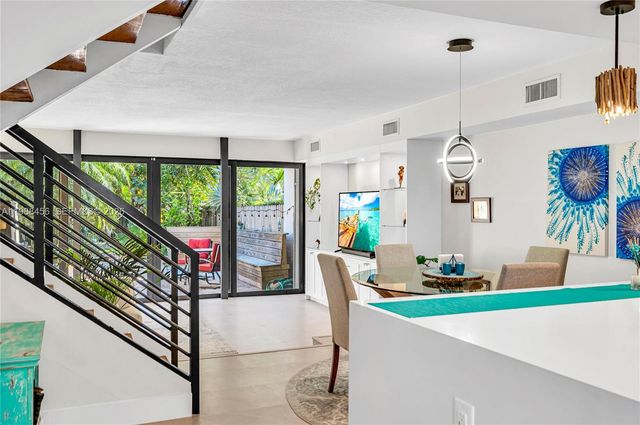 7018 SW 53rd Ln, Miami, FL 33155