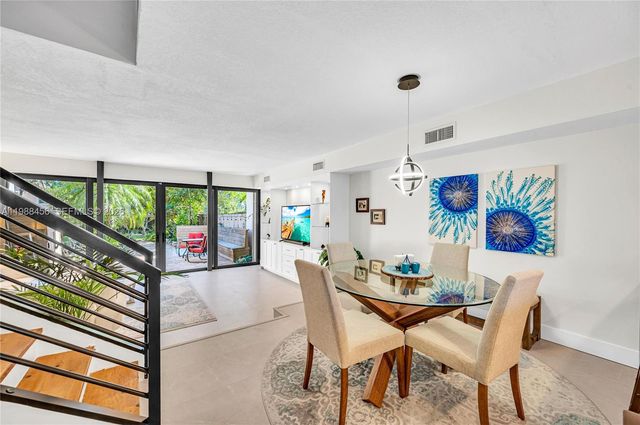 7018 SW 53rd Ln, Miami, FL 33155