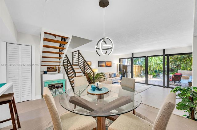 7018 SW 53rd Ln, Miami, FL 33155