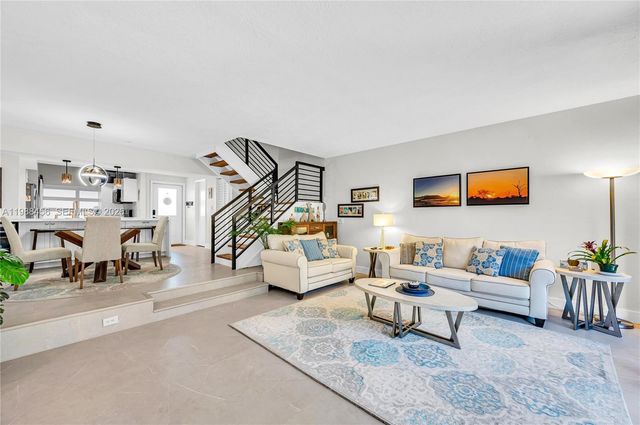 7018 SW 53rd Ln, Miami, FL 33155