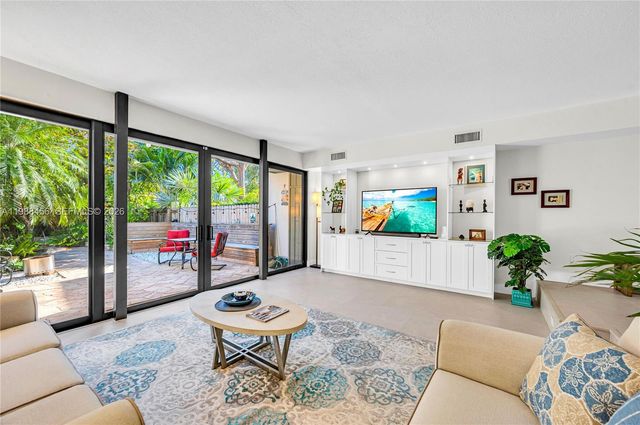 7018 SW 53rd Ln, Miami, FL 33155