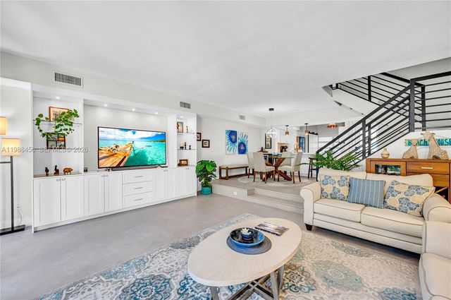 7018 SW 53rd Ln, Miami, FL 33155