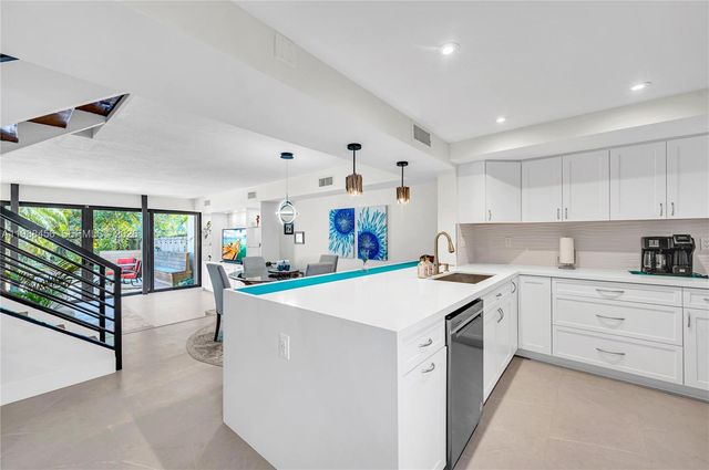 7018 SW 53rd Ln, Miami, FL 33155