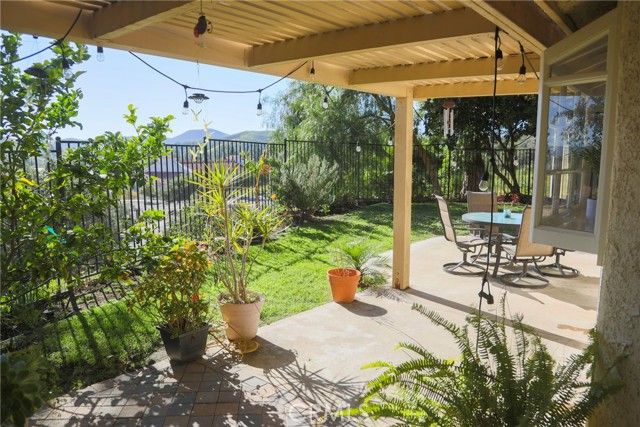 1129 Heatherview, Oak Park, CA 91377