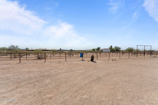 21223 W RESTIN Road, Wittmann, AZ 85361
