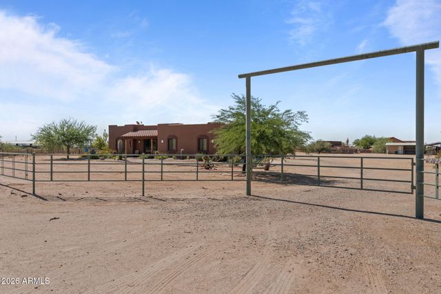 21223 W RESTIN Road, Wittmann, AZ 85361