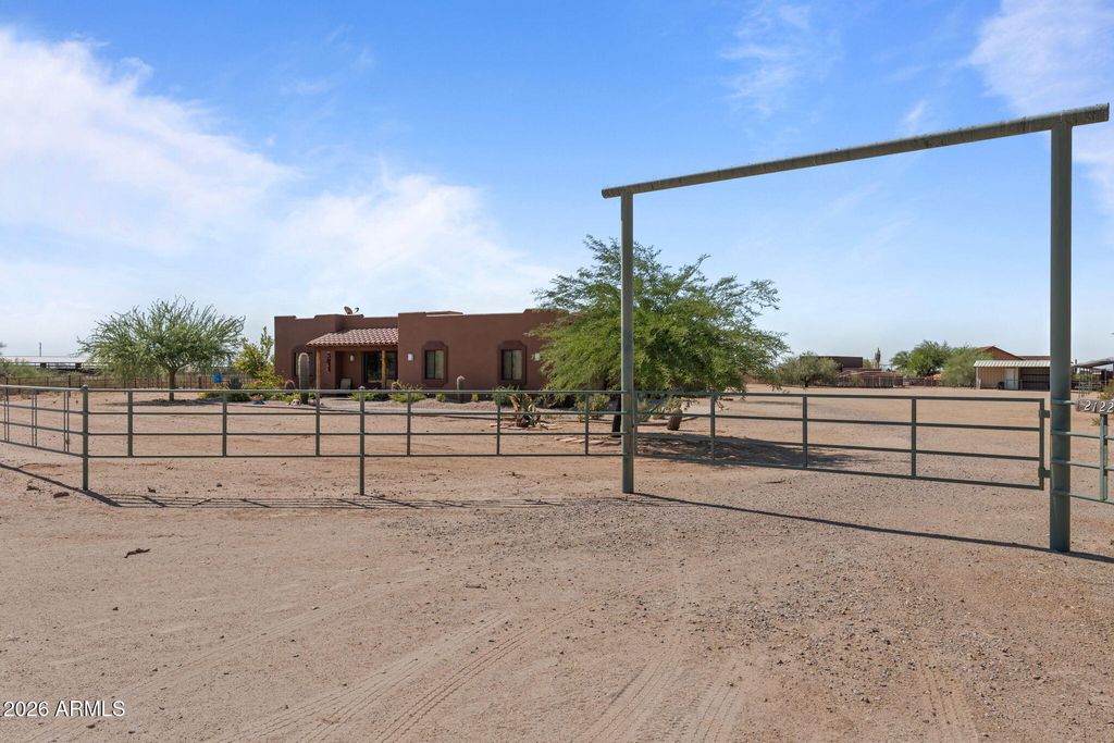 21223 W RESTIN Road, Wittmann, AZ 85361 — photo 3