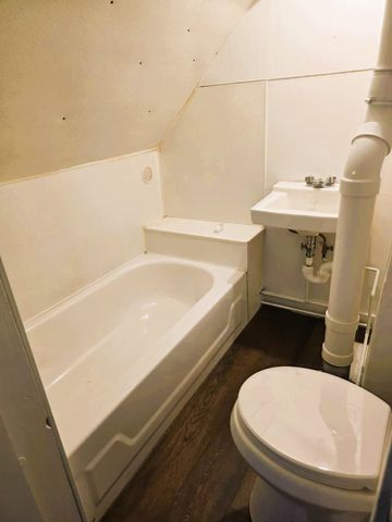 5 Reynolds Drive, Brattleboro, VT 05301