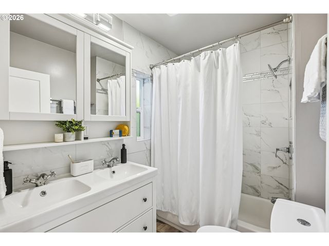 1405 Ne 63RD Ave, Portland, OR 97213