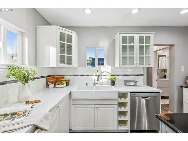 1405 Ne 63RD Ave, Portland, OR 97213