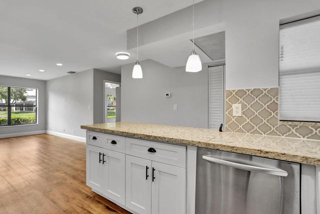 4771 NW 22nd Street 42121, Coconut Creek, FL 33063