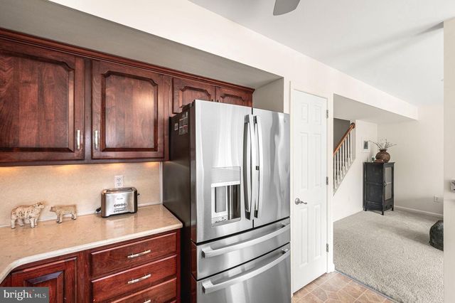 48 SADDLER DR, Elverson, PA 19520