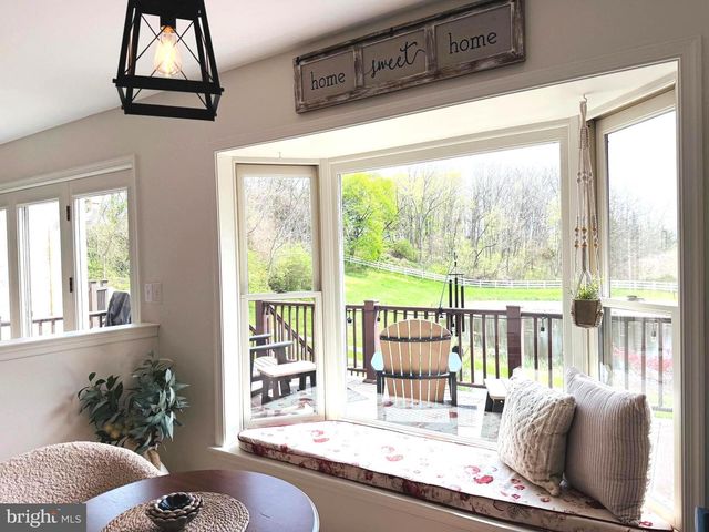 48 SADDLER DR, Elverson, PA 19520