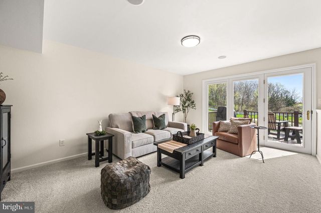 48 SADDLER DR, Elverson, PA 19520