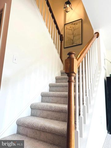 48 SADDLER DR, Elverson, PA 19520