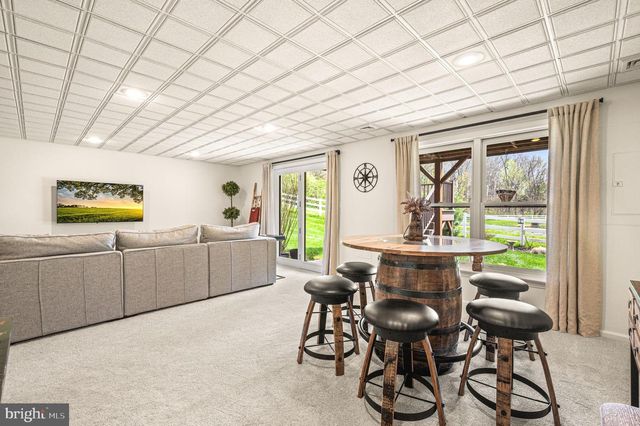 48 SADDLER DR, Elverson, PA 19520