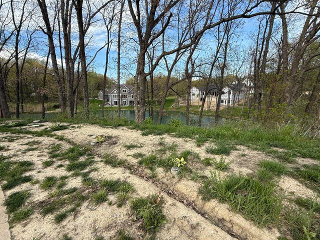 702 W Bay Court, Crown Point, IN 46307