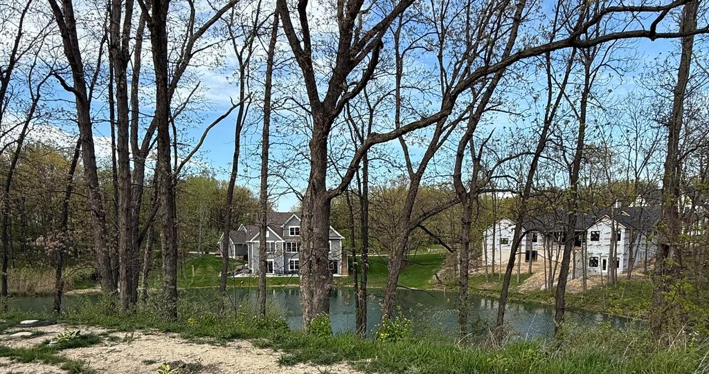 702 W Bay Court, Crown Point, IN 46307