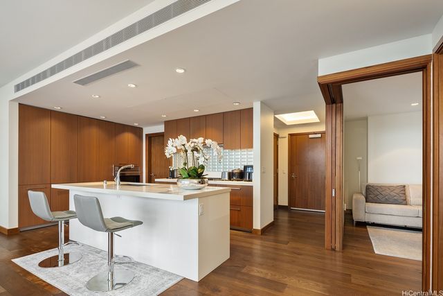 1555 Kapiolani Boulevard 1603, Honolulu, HI 96814