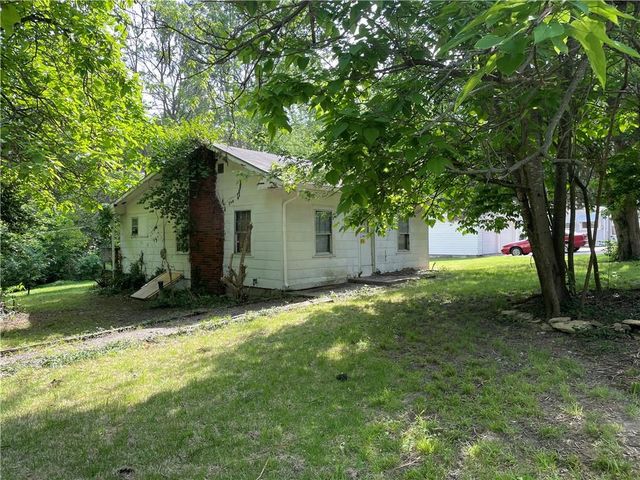 3627 41st Street, Kansas City, MO 64117