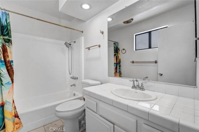 18415 Collins I, Tarzana, CA 91356