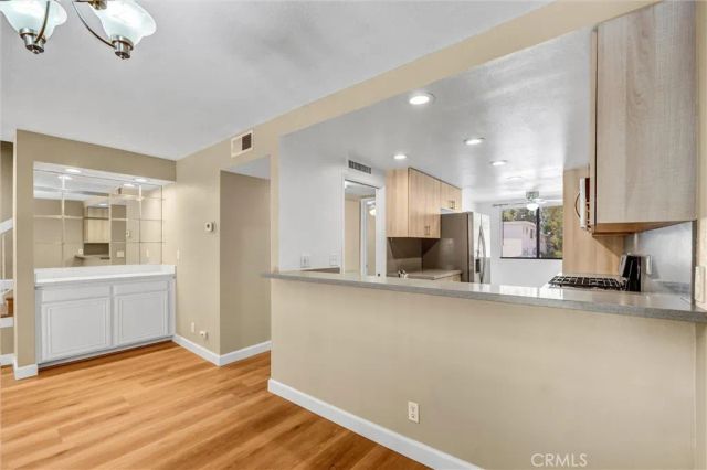 18415 Collins I, Tarzana, CA 91356