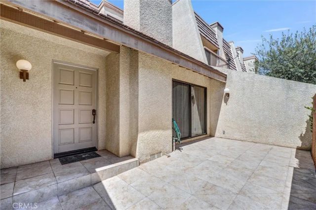 18415 Collins I, Tarzana, CA 91356