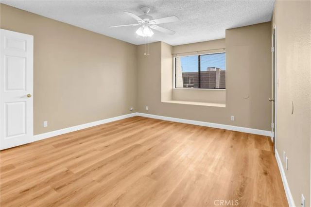 18415 Collins I, Tarzana, CA 91356