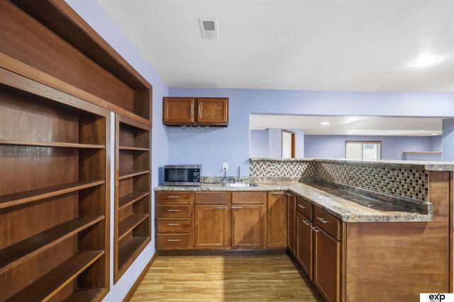 2727 Shadowbrook Drive, Lincoln, NE 68516