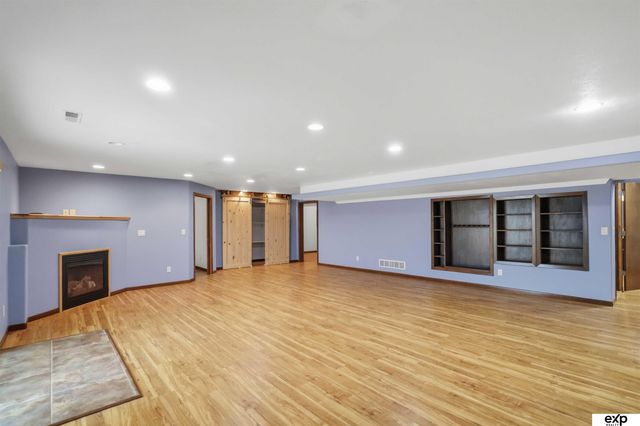 2727 Shadowbrook Drive, Lincoln, NE 68516