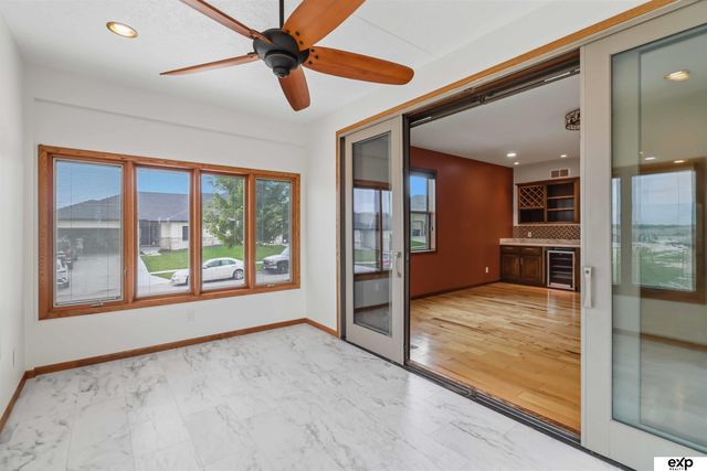 2727 Shadowbrook Drive, Lincoln, NE 68516