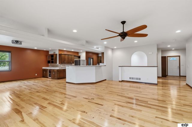 2727 Shadowbrook Drive, Lincoln, NE 68516