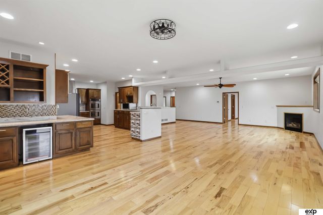 2727 Shadowbrook Drive, Lincoln, NE 68516