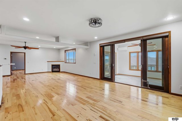 2727 Shadowbrook Drive, Lincoln, NE 68516