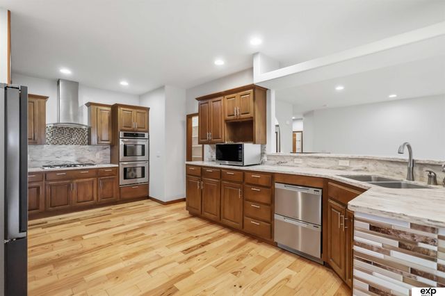 2727 Shadowbrook Drive, Lincoln, NE 68516