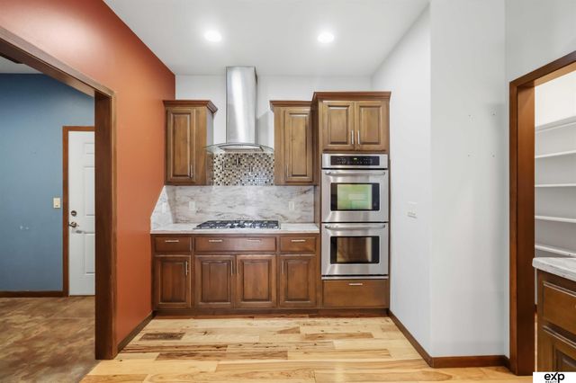 2727 Shadowbrook Drive, Lincoln, NE 68516