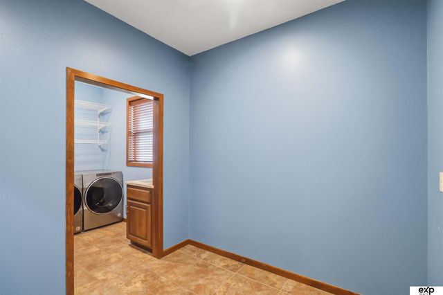 2727 Shadowbrook Drive, Lincoln, NE 68516